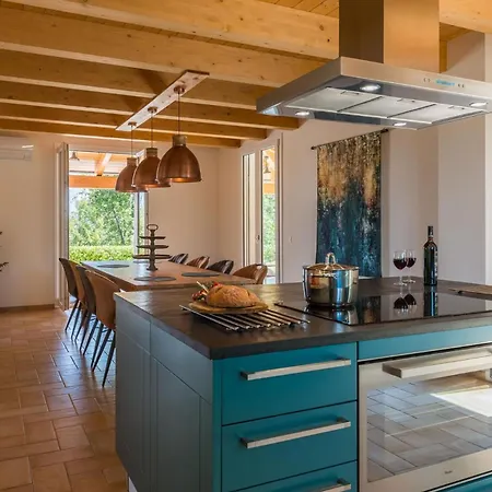 Teresa 16 * Sant'Angelo in Pontano